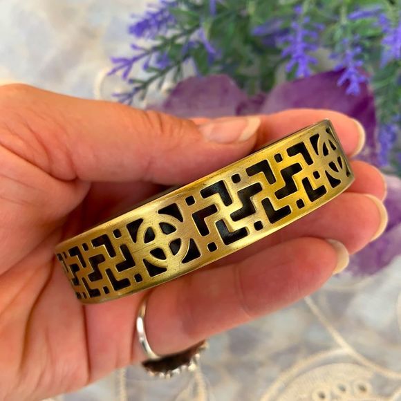 ⭐️5/$20 Darling Hinged Brass Bracelet - Picture 2 of 8